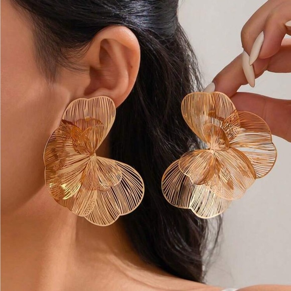 ✨New Elegant Gold Floral Earrings - Picture 1 of 4